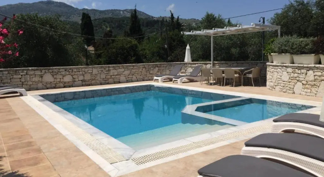 Villa Petrino - central flat location within Kassiopi. Sleeps 8, Забронировать Вилла Кассиопи 