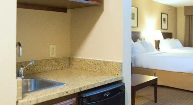 Двухместный люкс Holiday Inn Express Devils Lake by IHG