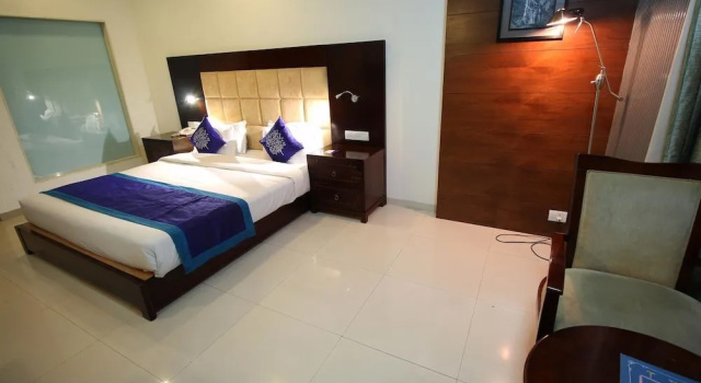 OYO 1821 Aarya Grand Hotel and Resort, Rezerwuj Ośrodek wypoczynkowy Sātej Gujarat