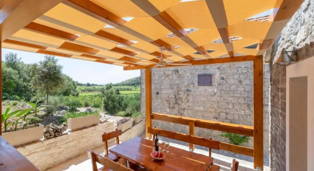 Коттедж с 2 комнатами Stone House Prapatna