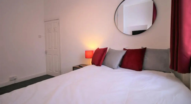 Three Bedroom Townhouse - Free Local Parking - by Property Promise, Забронировать Отель Отели Кардиффа с парковкой, рядом с Национальный музей Кардиффа, Парковка