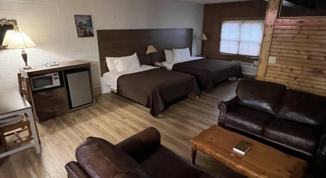 Трёхместный номер Standard Smoky Falls Lodge
