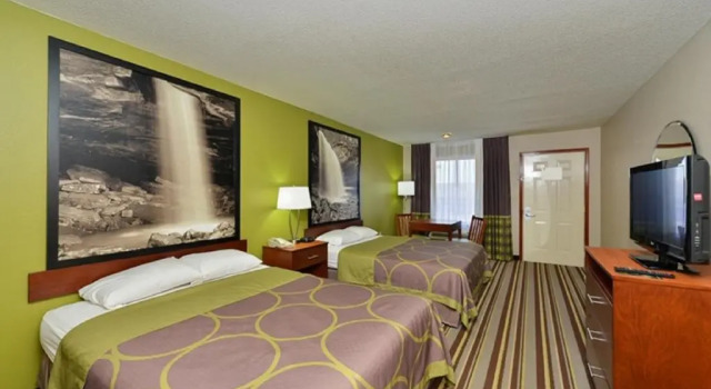 Четырёхместный номер Standard Super 8 by Wyndham Clarksville Northeast