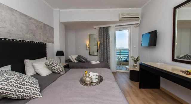 Трёхместный номер с видом на море Mati Hotel