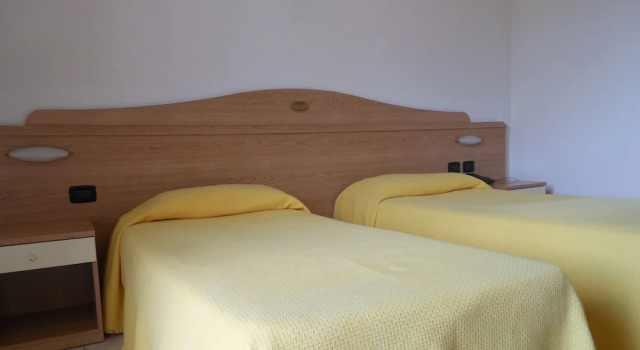 Четырёхместный номер Standard с балконом Motel Monterosa