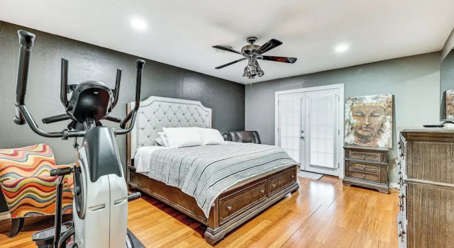 3 Mi to Downtown Mcallen: Quiet Home w/ Pool, Забронировать Дом для отпуска Отели Макаллен с парковкой, Парковка