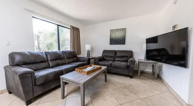 Апартаменты 123 Fully Furnished 1BR Suite-Prime Location! by RedAwning