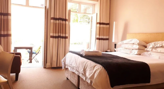 An African Villa, Забронировать Вилла Коттеджи Кейптауна, рядом с Huguenot Chambers, Коттедж
