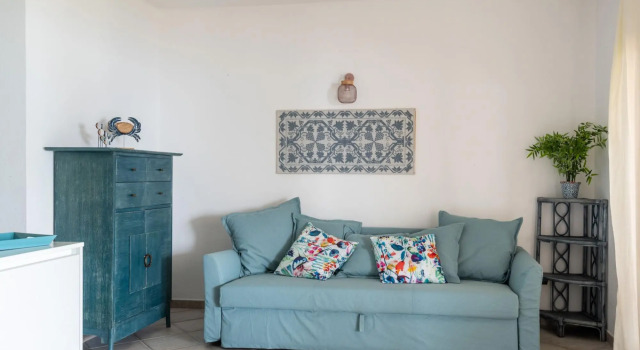 It consists of a large living room with comfortable sofa bed for 2 persons, two double bedrooms with-S'ABBA DI SU