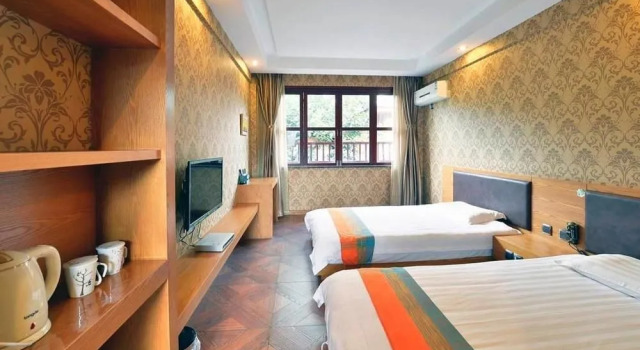 Jingbao Villiage Inn(景洪南洋小镇客栈), Buchen Sie Hotel Hotels in Yunnan mit Parkplatz, Parkplätze