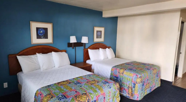 Четырёхместный номер Standard Chandler Inn
