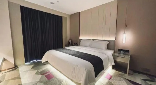 Люкс Deluxe Laifeng Hotel (Zhongshan Xiaolan Light Rail Station Branch)