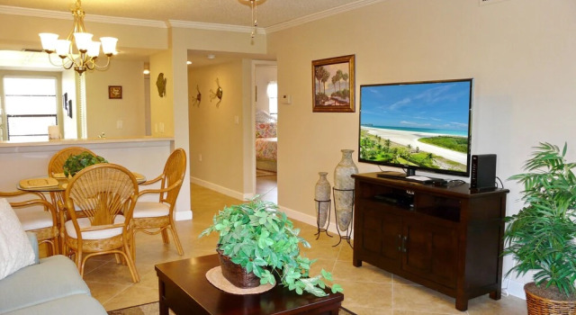 Stylish Condo Across From South Beach, Забронировать Отель Отели в центре Марко-Айленд, в центре, Парковка