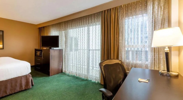 Четырёхместный номер Deluxe La Quinta by Wyndham Seattle Downtown