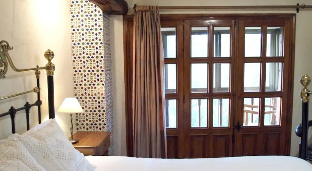 Charming House in Villasur de Herreros with Lake View, Забронировать Отель Вильясур-де-Эррерос 