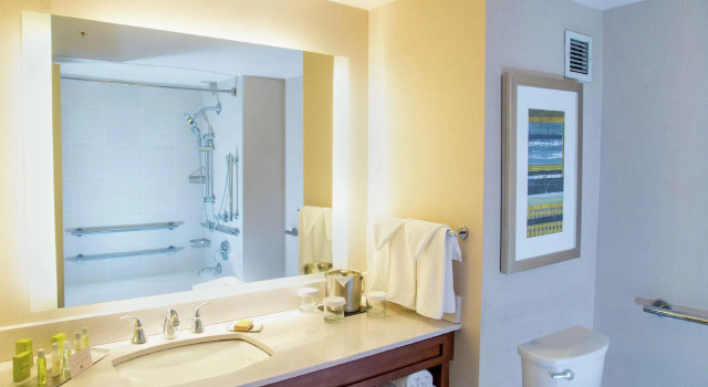 Двухместный номер для некурящих Larger With Refrigerator DoubleTree by Hilton Las Vegas Airport