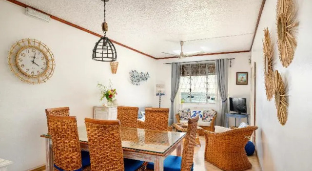 Lovely 3 bedroom beach house on a sandy beach