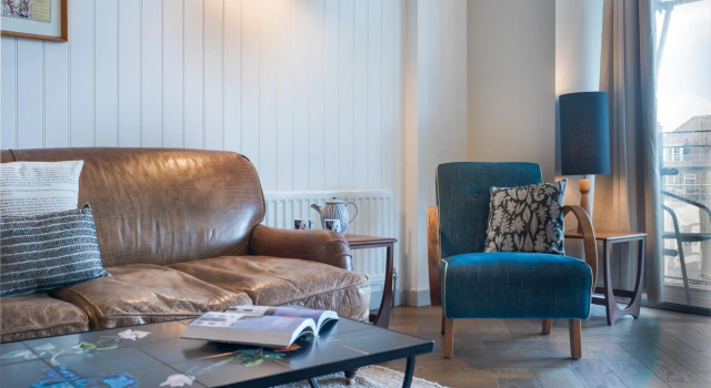 Spacious Fulham Apartment Close to the River by Underthedoormat