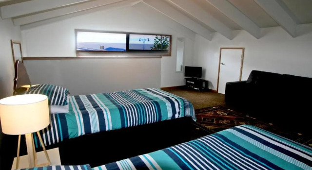 Апартаменты Penguin Beachfront Apartments