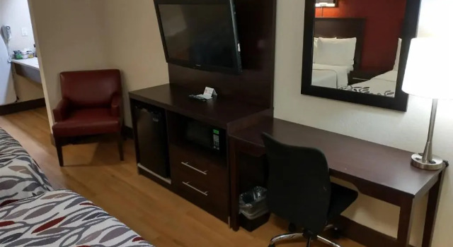 Четырёхместный номер Deluxe Red Roof Inn Santa Ana