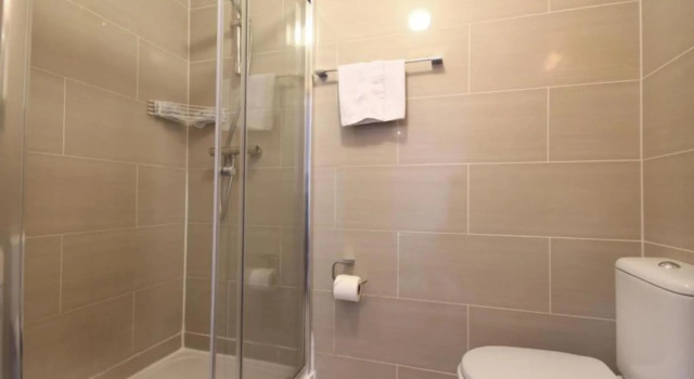 Трёхместный номер Standard St Marks - Merit Hotels