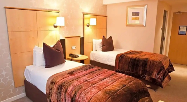 Четырёхместный семейный номер Superior Cambridge Bar Hill Hotel, BW Signature Collection
