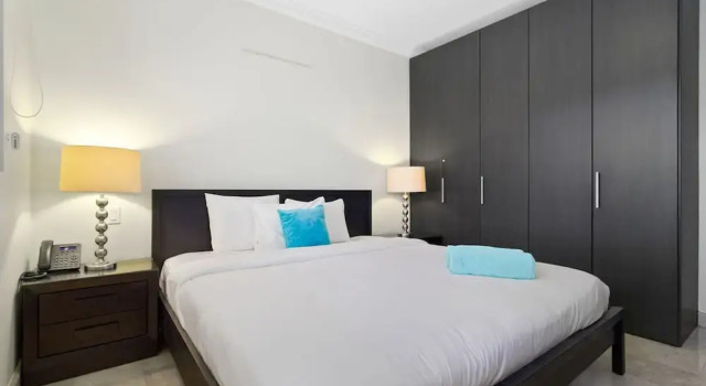 1br1ba Condo in Amazing Location w Pool and GYM, Varaa Huoneisto Hotellit Palm Beach. pysäköinnillä, Pysäköinti