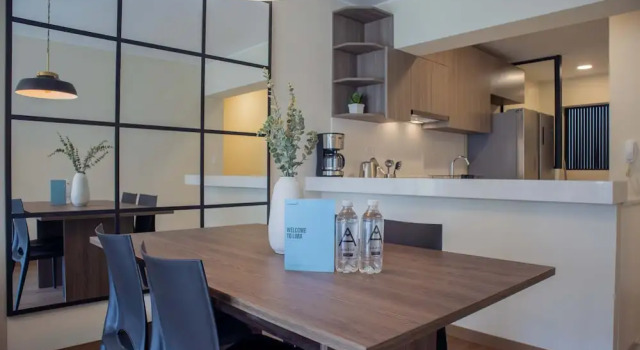 w Striking 1BR w Perfect Balcony Near Kennedy Park, Boek Appartement Miraflores 