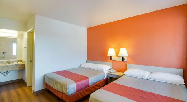 Четырёхместный номер Standard Motel 6-Phoenix, AZ - East