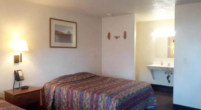 Четырёхместный номер Standard Budget Host Inn Tombstone