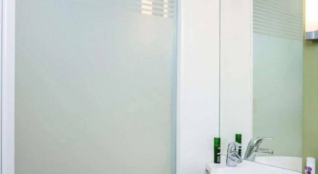 Четырёхместный номер Standard ibis budget Saint-Maurice