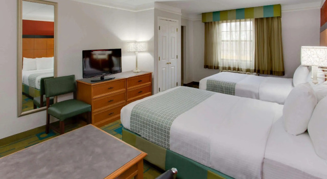 Четырёхместный номер Standard La Quinta Inn by Wyndham Pittsburgh Airport