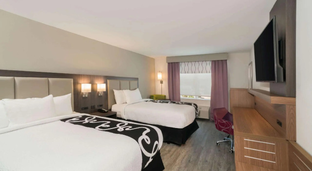 Четырёхместный номер Standard La Quinta by Wyndham Mobile