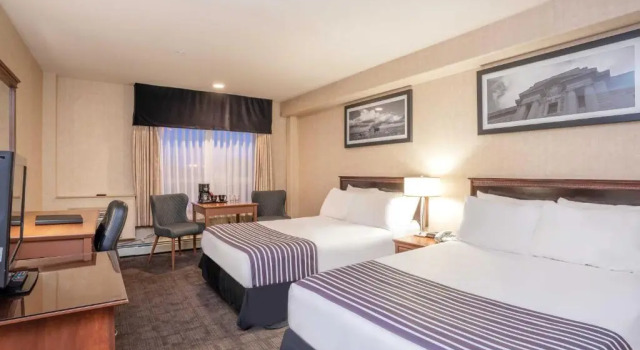 Четырёхместный номер Standard Sandman Hotel & Suites Regina
