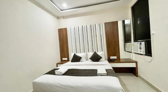 Номер Deluxe Hotel Shree Radha Krishna
