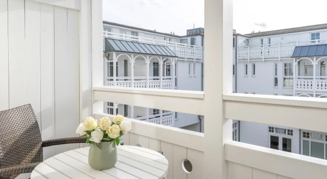 Apartment in a Lakeside Park in Sellin With a Balcony, Book Apartment Sellin Usedom