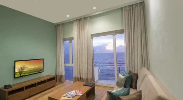 Люкс с балконом и с видом на море Ocean Edge Suites & Hotel Colombo
