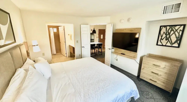 Двухместный люкс c 1 комнатой Staybridge Suites East Stroudsburg - Poconos by IHG