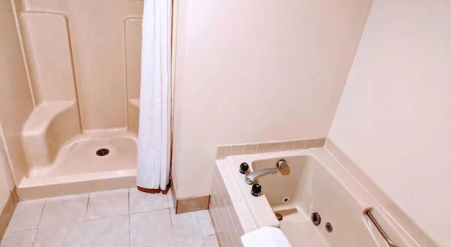 Люкс Standard Woodfield Inn and Suites