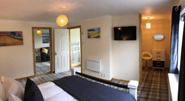 Old School - Exclusive 5 Room private suite, Buchen Sie Bed & Breakfast Burray Village 