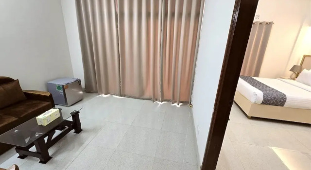 Люкс Premier с балконом Royal Regent Suites Dhaka