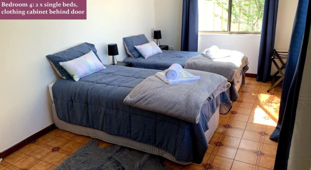 Wollongong train station holiday house, Забронировать Дом для отпуска Отели в центре Вуллонгонг, в центре, Парковка