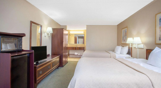 Четырёхместный номер Standard Days Inn by Wyndham Statesboro