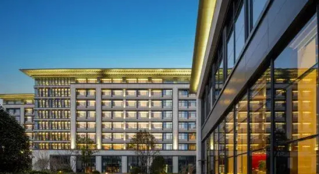 New Century Hotel Hongze Huaian, Rezerwuj Hotel Hotele 5-gwiazdkowe w Hongze, 5*