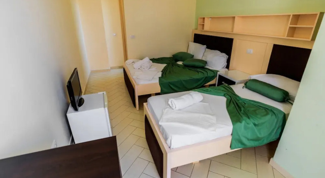 Трёхместный номер Standard с балконом Hotel Garden