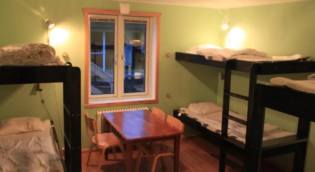 Кровать в общем номере Abisko net Hostel & Huskies