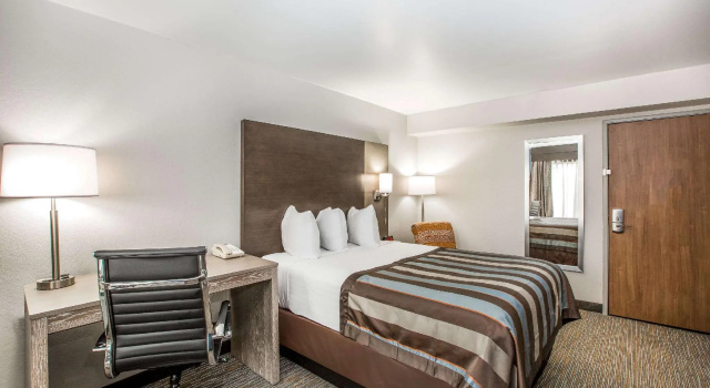 Двухместный номер Deluxe Wingate by Wyndham Louisville Airport Expo Center