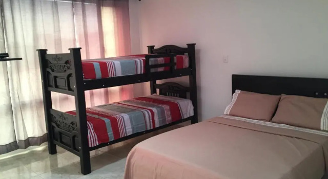 Четырёхместный номер Standard Hostal Central Beach