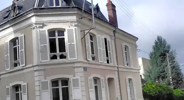centre ville, chambre indépendante 20m2 et sa salle de bain privée