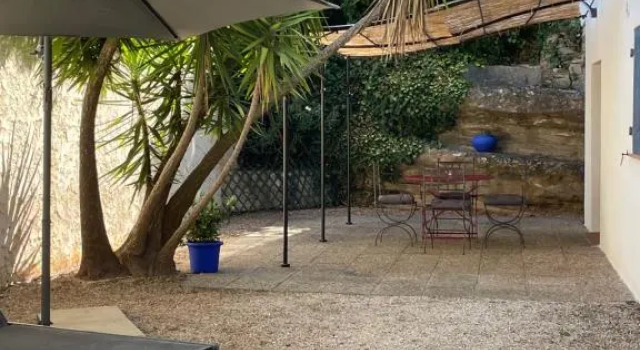 Appart. bas de villa de 50m2 avec parking privatif, Забронировать Вилла Коттеджи Ла-Сьота, рядом с Expenature, Коттедж